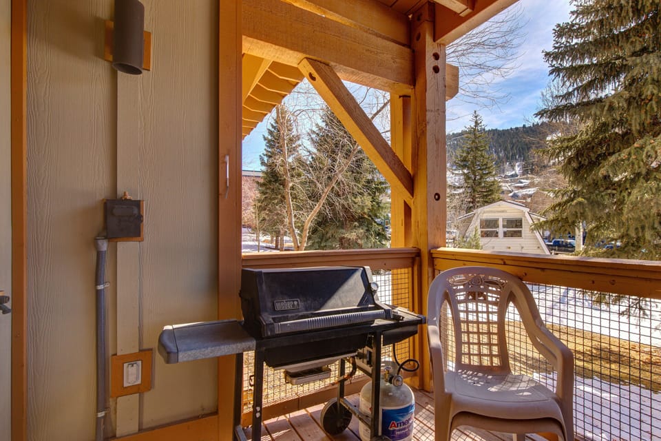 Private Patio with hot tub, bbq grill, and stunning views of surrounding Old Town Park CIty