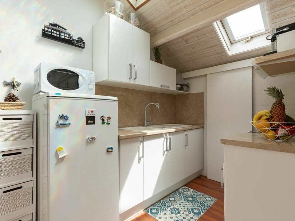 Cabinetry, Property, Building, Kitchen Sink, Kitchen Appliance, Home Appliance, Kitchen, Interior Design, Lighting, Kitchen Stove