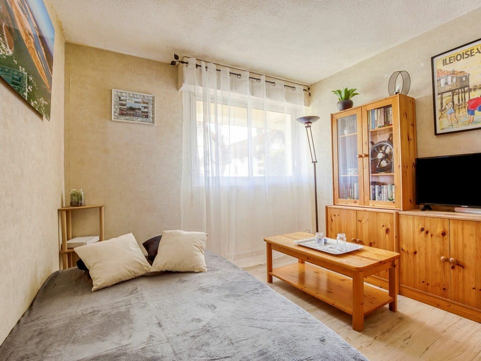 Furniture, Property, Cabinetry, Building, Interior Design, Window, Comfort, Wood, House, Drawer