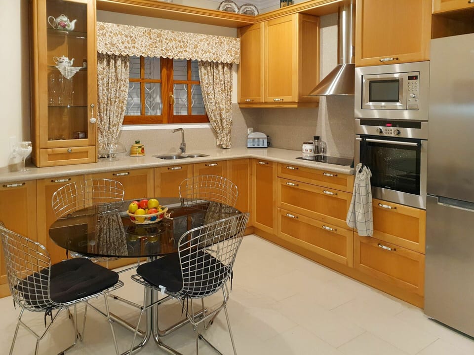Furniture, Cabinetry, Countertop, Property, Table, Kitchen Sink, Chair, Wood, Kitchen Stove, Kitchen