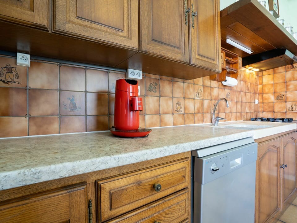 Countertop, Cabinetry, Property, Tap, Furniture, Kitchen Sink, Building, Kitchen, Drawer, Wood