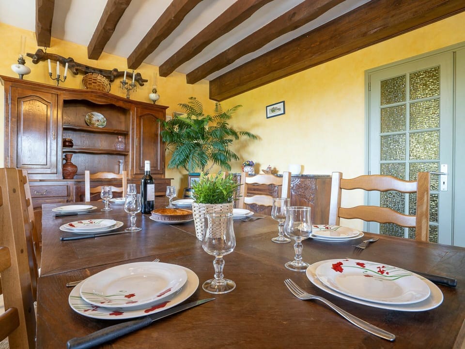 Table, Furniture, Tableware, Dishware, Chair, Building, Wood, Interior Design, Plant, Plate