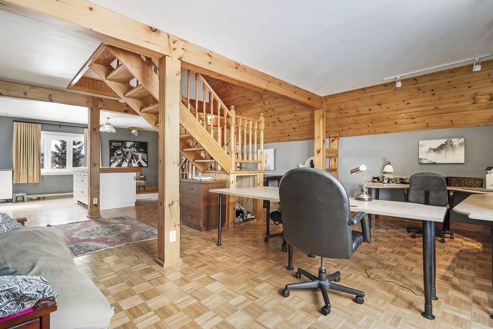 The dedicated conference room/business center has 2 printers and lots of space.