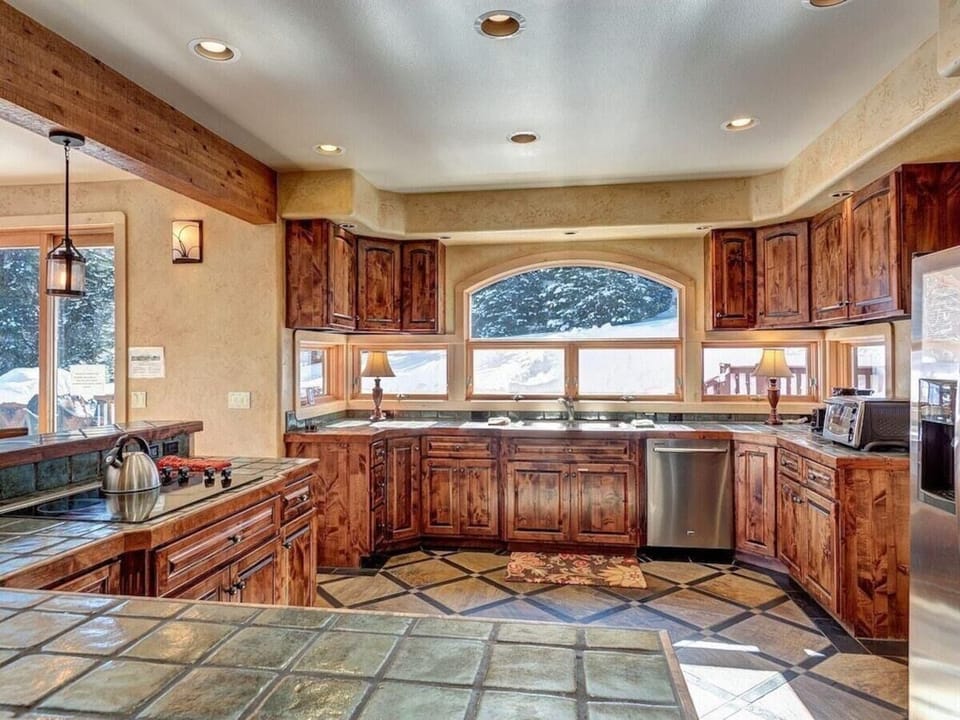 Kitchen with tons of space