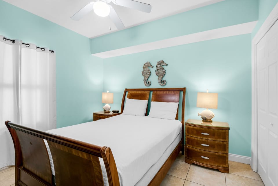 Relaxing guest bedroom