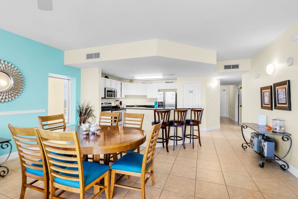 Dining table seats 6