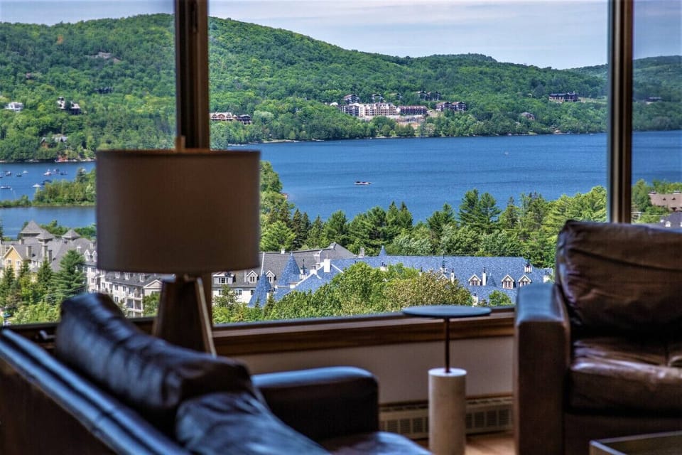 Altitude 168-9/Gorgeous upper floor Getaway