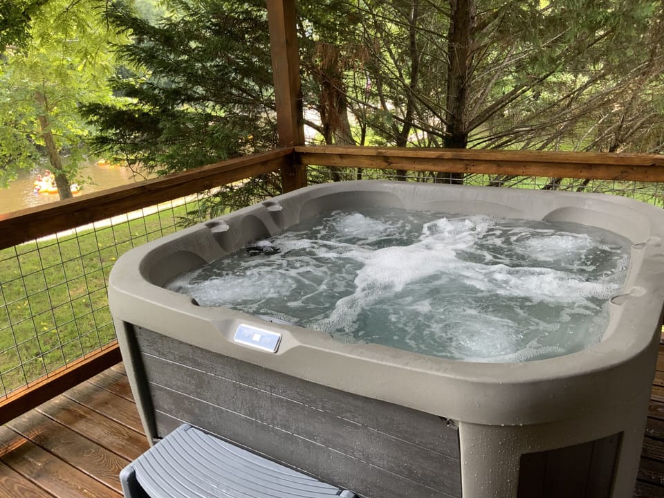 5-Person Hot Tub Overlooking the Little River!