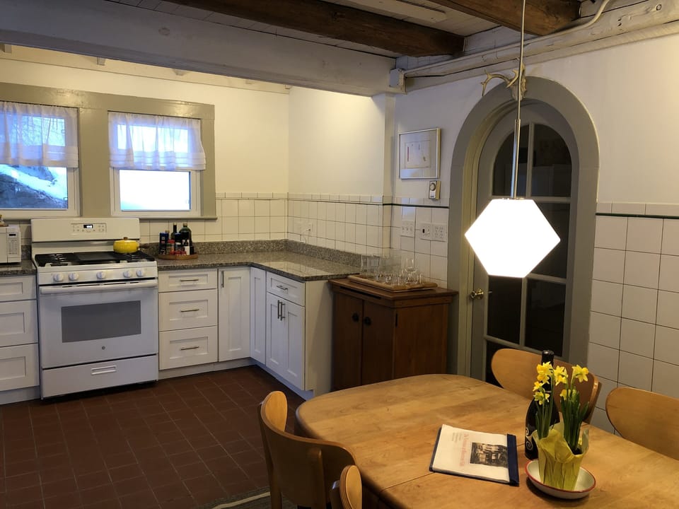 Eat-in Kitchen
