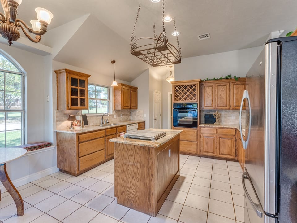Center Island in Kitchen with Gase Cooktop and Granite Countertops.