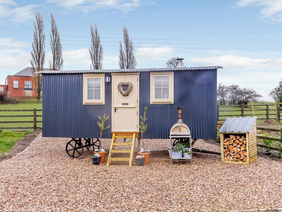 Delightful shepherds hut | The Lambing Shed, South Hiendley, near Hemsworth