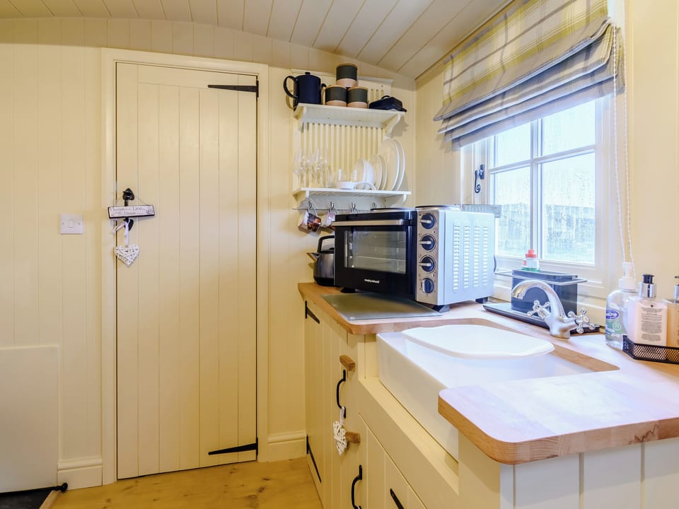 Fully appointed fitted kitchen area | The Lambing Shed, South Hiendley, near Hemsworth