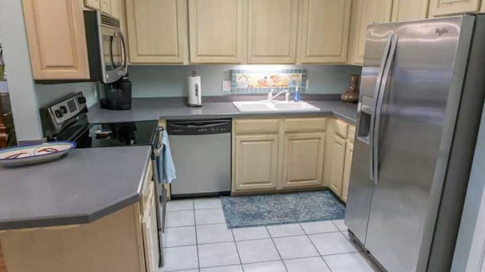 full kitchen complete with all supplies