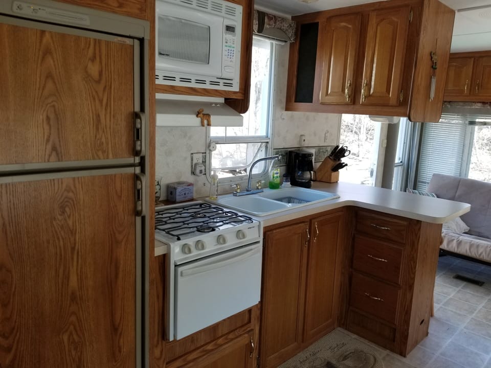fully equipped kitchen 