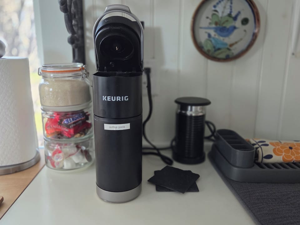 Keurig Coffee & pods, milk frother, French press and organic, ground coffee 4U. 