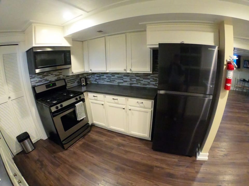 Full kitchen