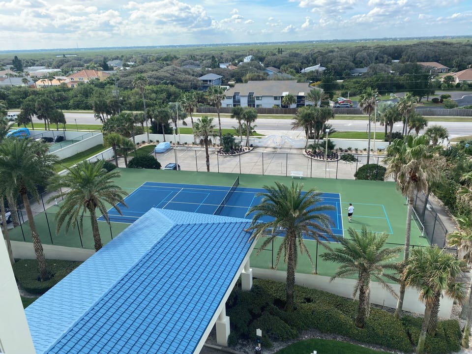 Tennis / pickle ball court