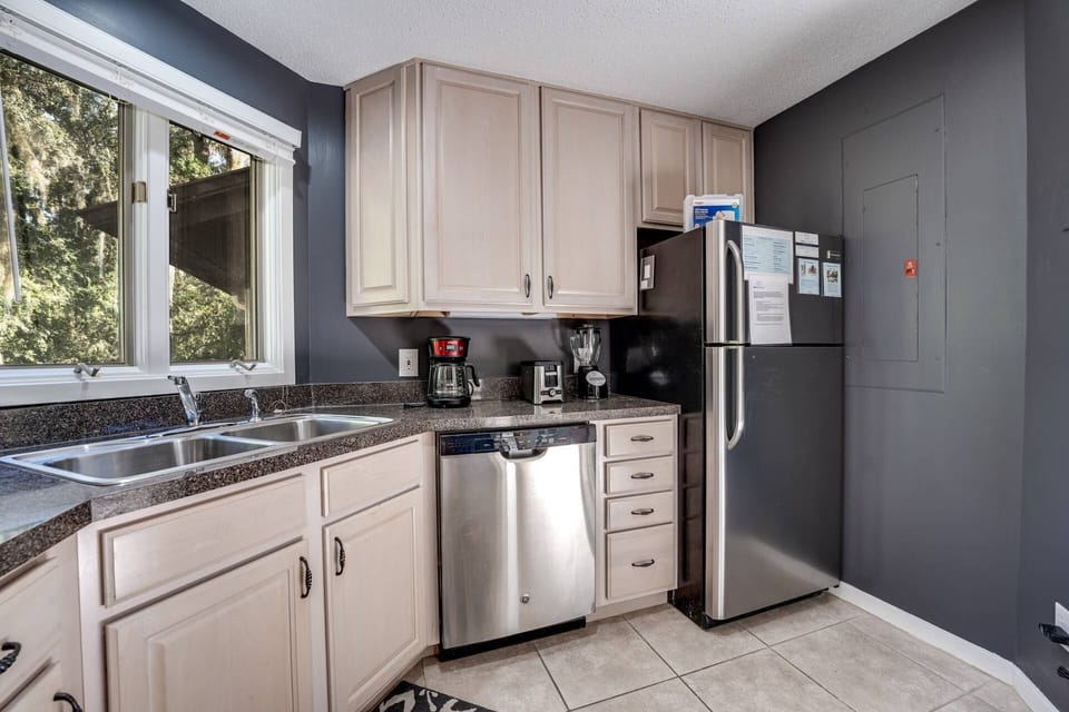 Drip Coffee Maker, Toaster, Blender