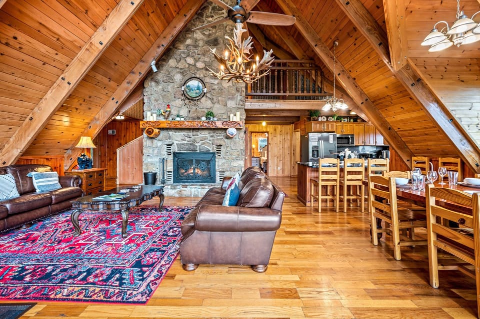 Grand Pinnacle's cozy living area