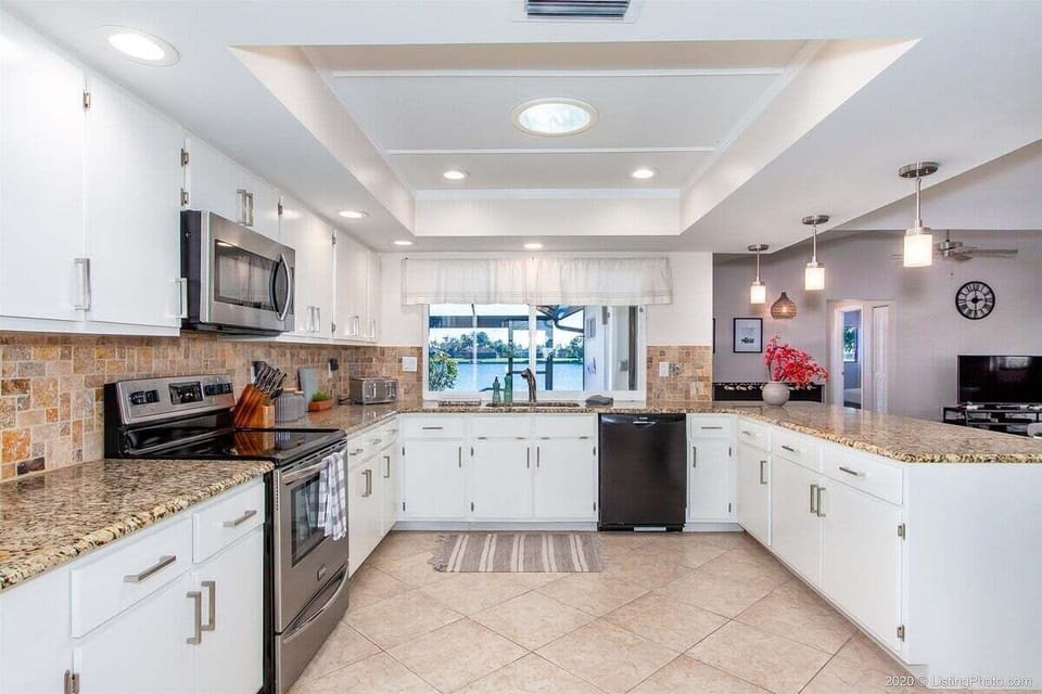 Gourmet kitchen with Lots of Space
