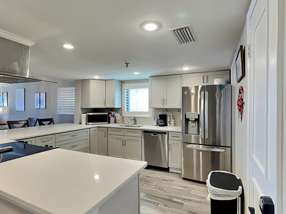 Kitchen - Modern w. Stainless Appliances