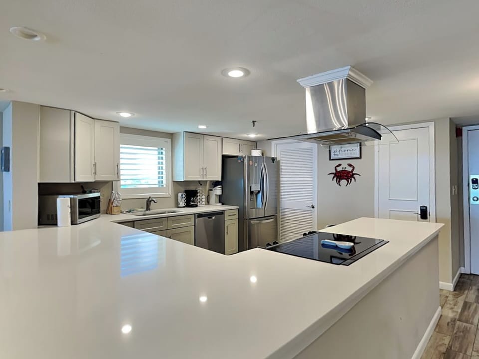 Kitchen - Large Counter Space