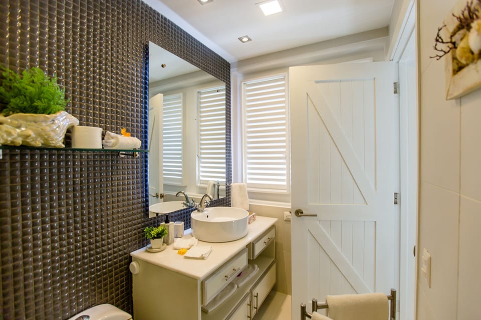 Second Floor Bathroom (1 bed)