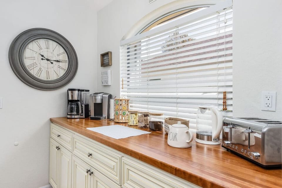 Who doesn`t love a coffee in the morning? We definitely do, so we`ve given you an array of choices. Keurig, filter coffee machine, french press, coffee grinder, kettle, teapot and we also provide water amounts of Keurig pods, ground coffee, sugar etc