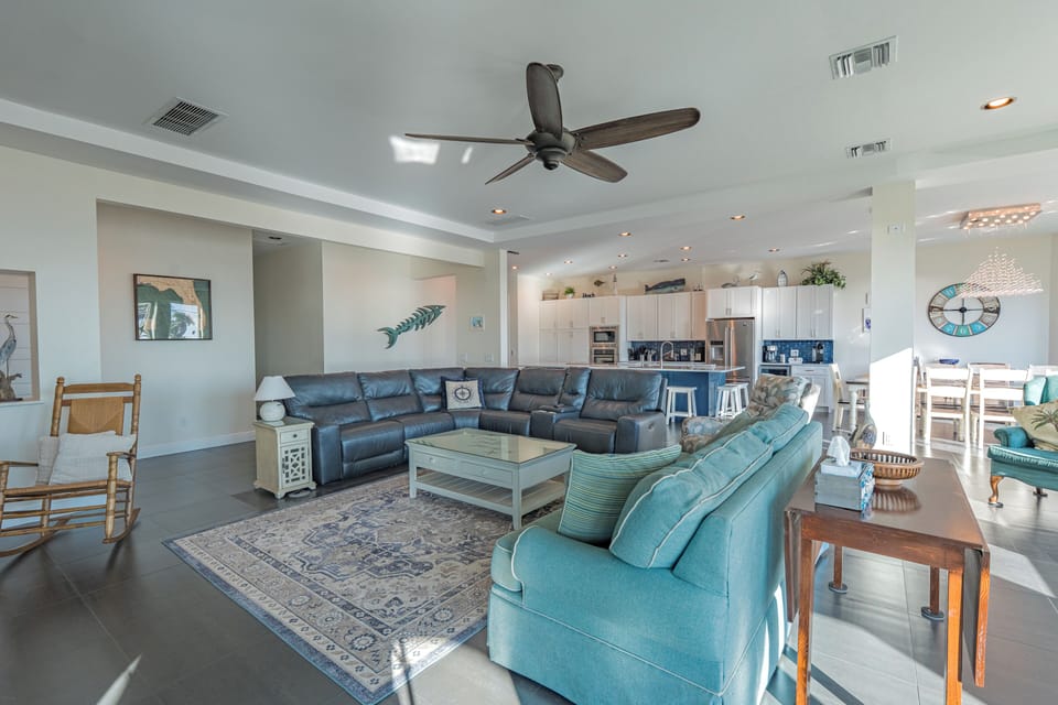 The airy layout, natural textures, make it the perfect relaxed vibe.