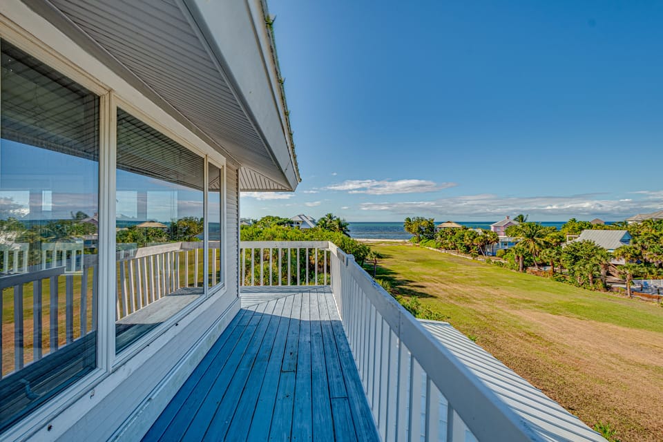 Eagles Nest Deck is a Full Wrap Around Deck for Amazing Outside Island Views.