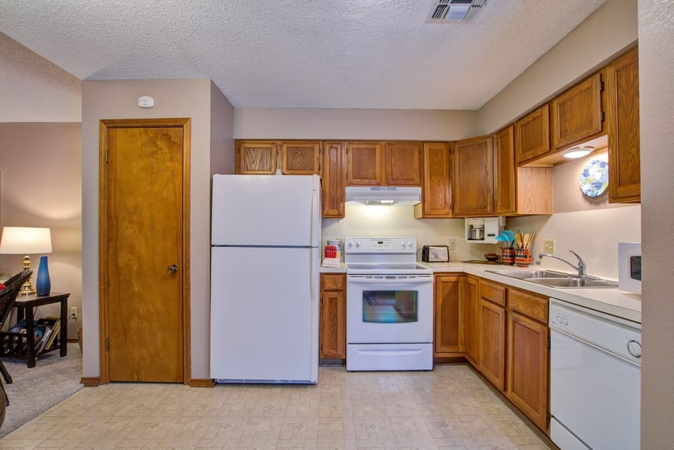 Fully equipped kitchen.