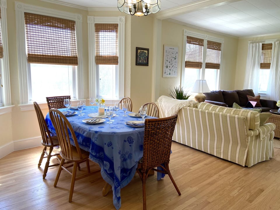 Dining area with table that pulls out to accommodate 10 people