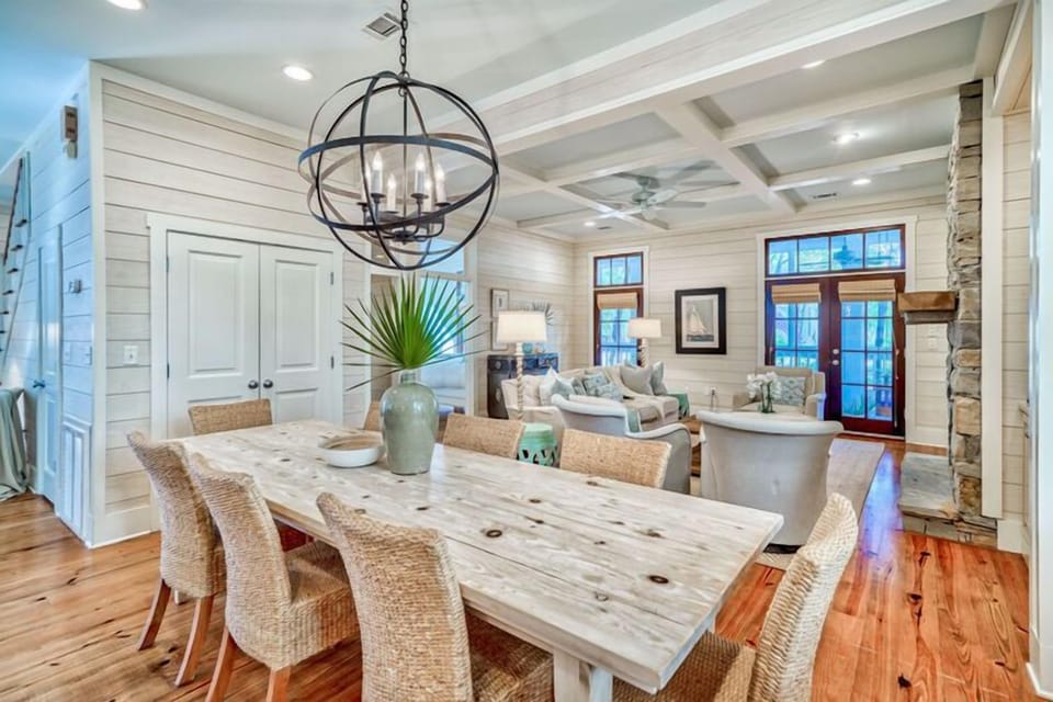 1st Floor Dining Area