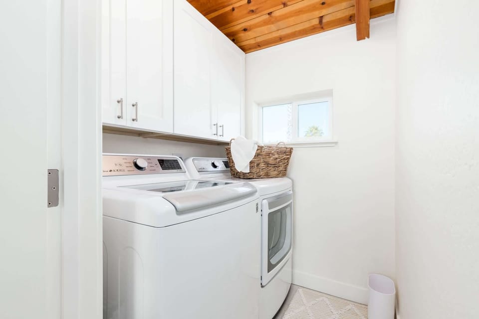 Laundry room (upstairs)