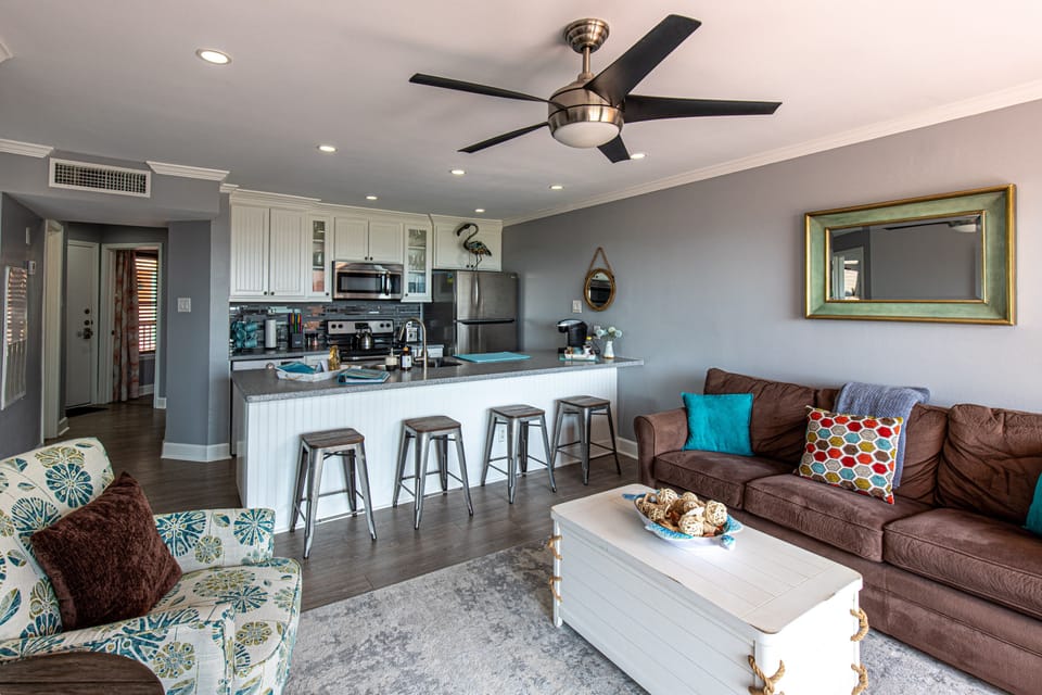 Open to kitchen with seating for 6 at the bar