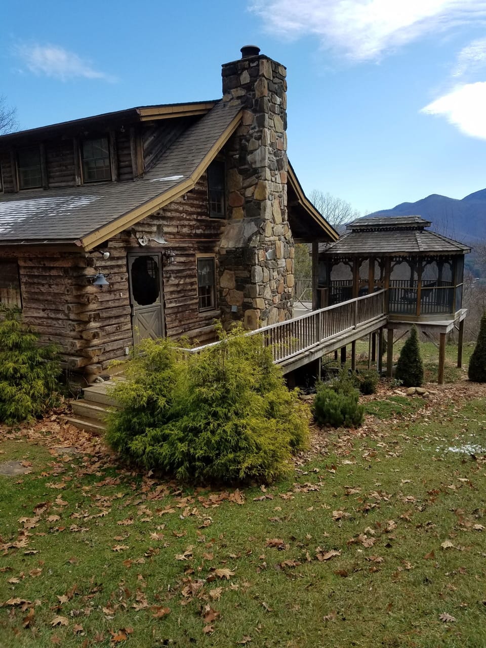 SIDE VIEW WITH GAZEBO