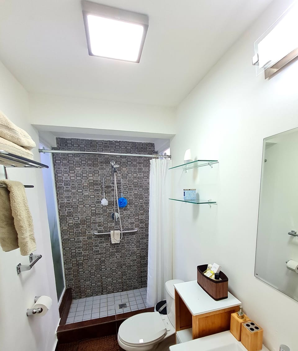 Spacious and luminous bathrrom where you will feel in contact with nature.