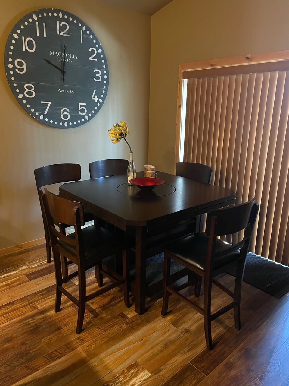 Dining area, leads to patio