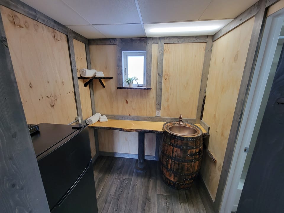 Renovated Suite
2 bathrooms, 1 bedroom & 1 living room