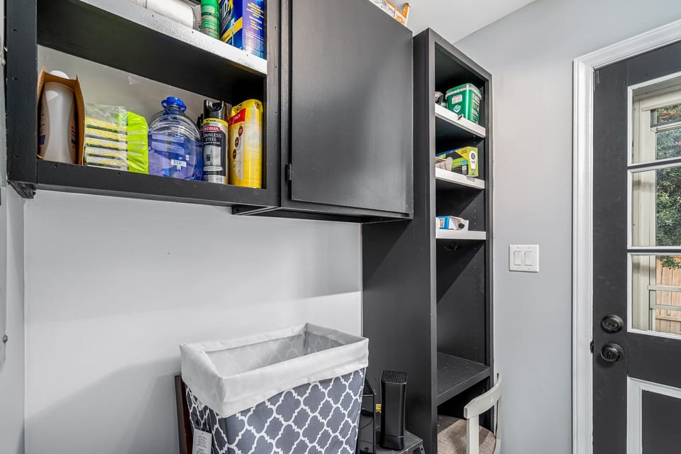 Laundry room (main floor)