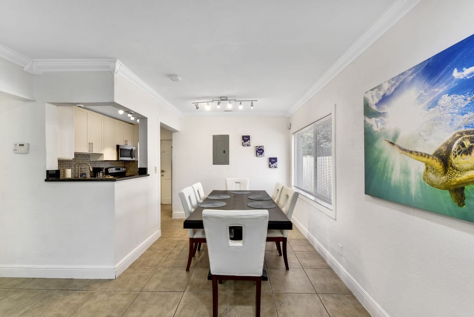 Dining Room that sits 6 people comfortably