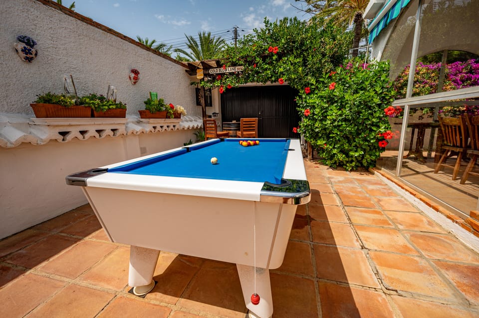 Pool table