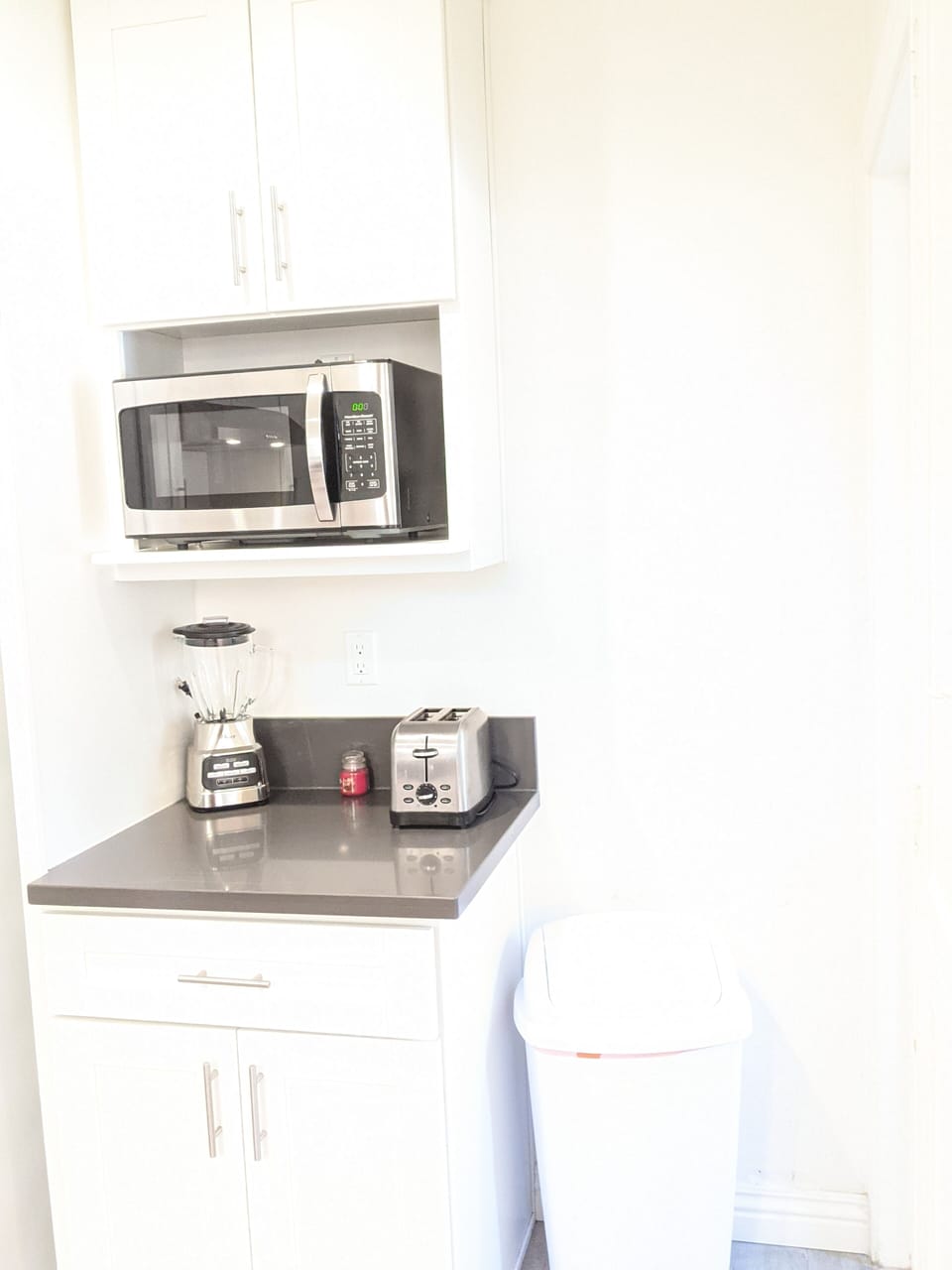 Mircrowave, Blender, Toaster