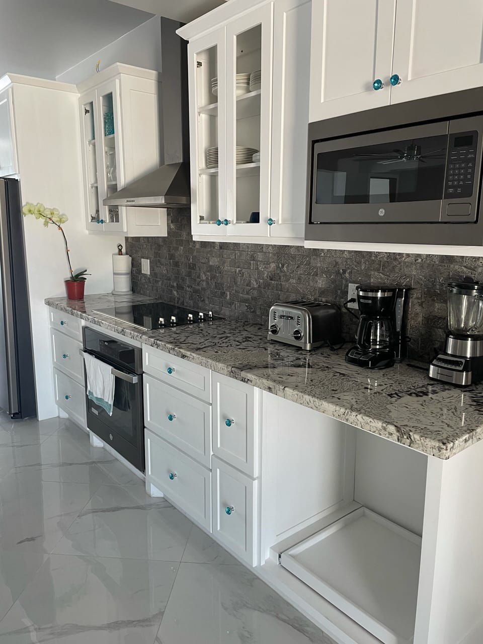 2 full kitchens - fridge, stovetop/oven, microwave, dishwasher & wine cooler.