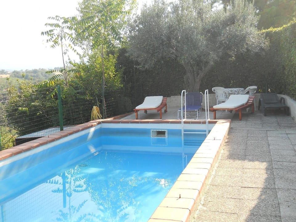 private swimmingpool with all comfort for our guest