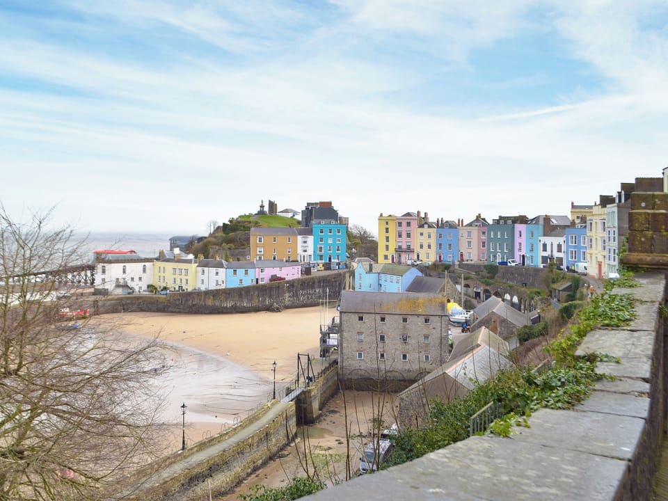 Surrounding area | Little Fishes, Tenby