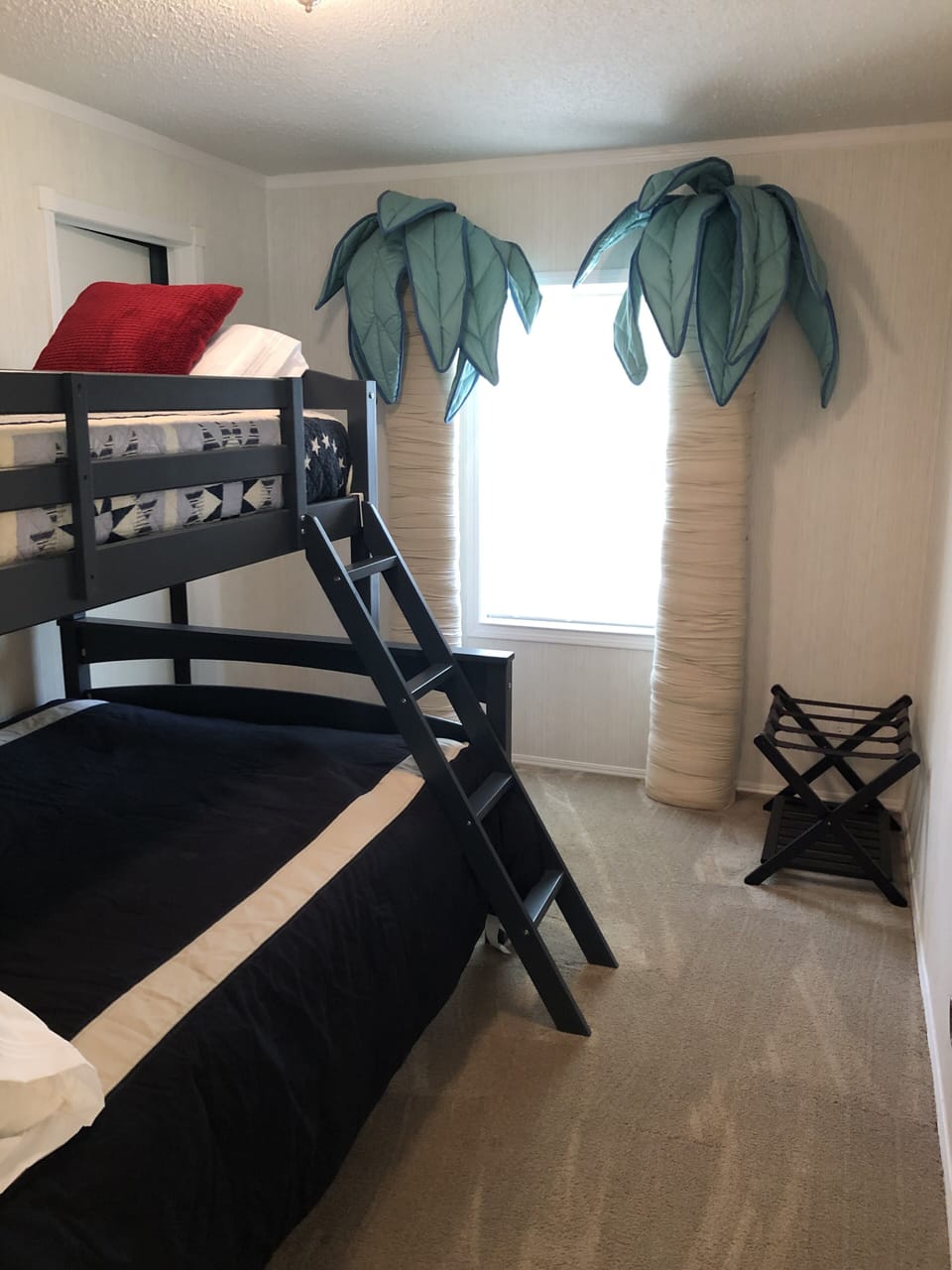 Full/Twin Bunk Beds Bedroom 