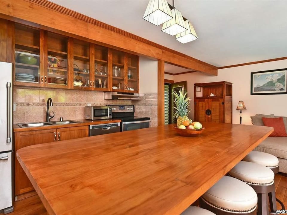 Plenty of space and equipment to prep snacks, meals or a turkey dinner!