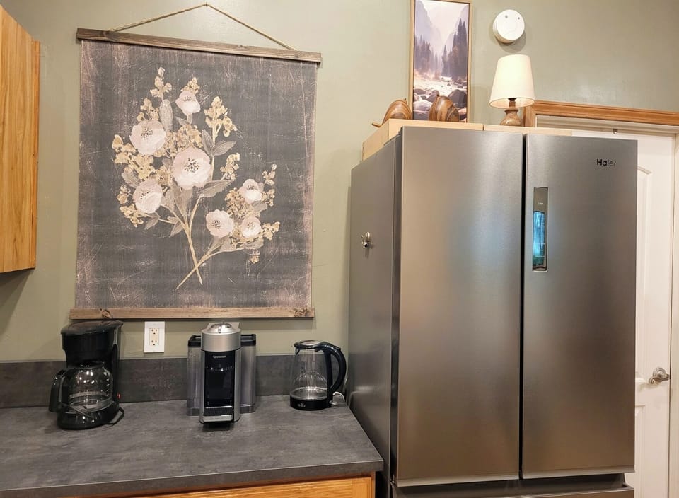 We offer you a Nespresso Vertuo, regular drip, French press and a pour over!