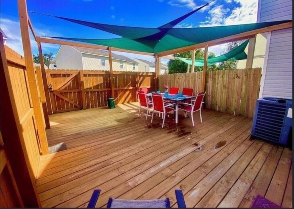 Privite Patio:
Dining table for six
1st-floor access 
Senior-friendly access